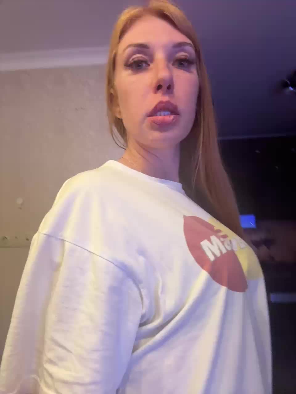 AnnaMaks12 Adult Chat November 2, 2025