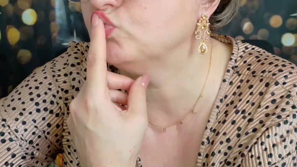 Golden_Lady Adult Chat November 2, 2025