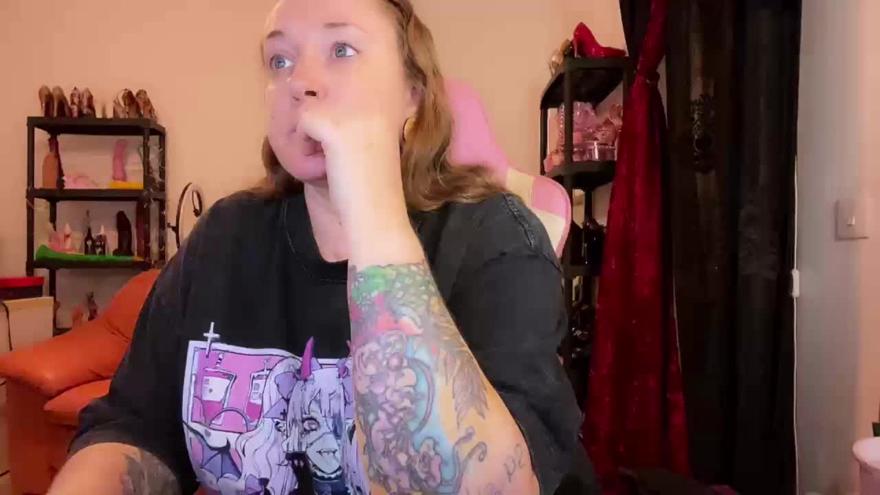 NylonQueen Adult Chat November 3, 2025