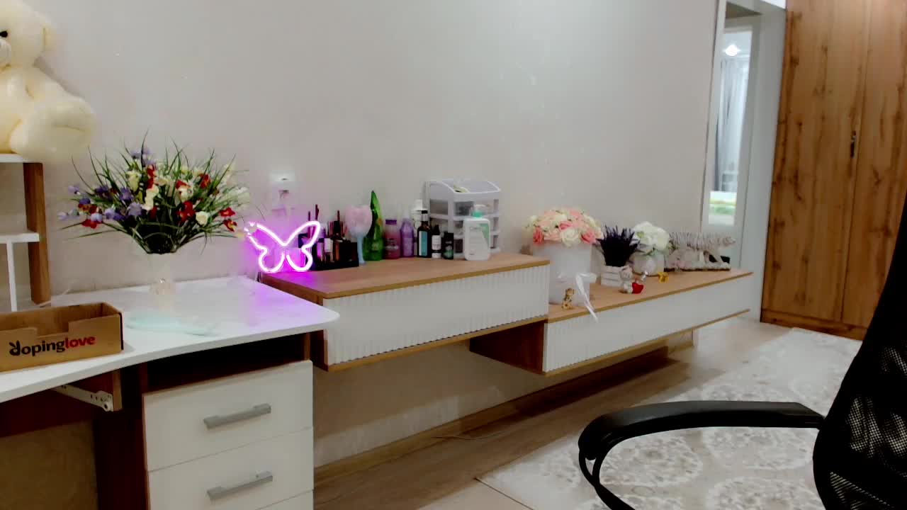 JuicyGloss Adult Chat November 5, 2025