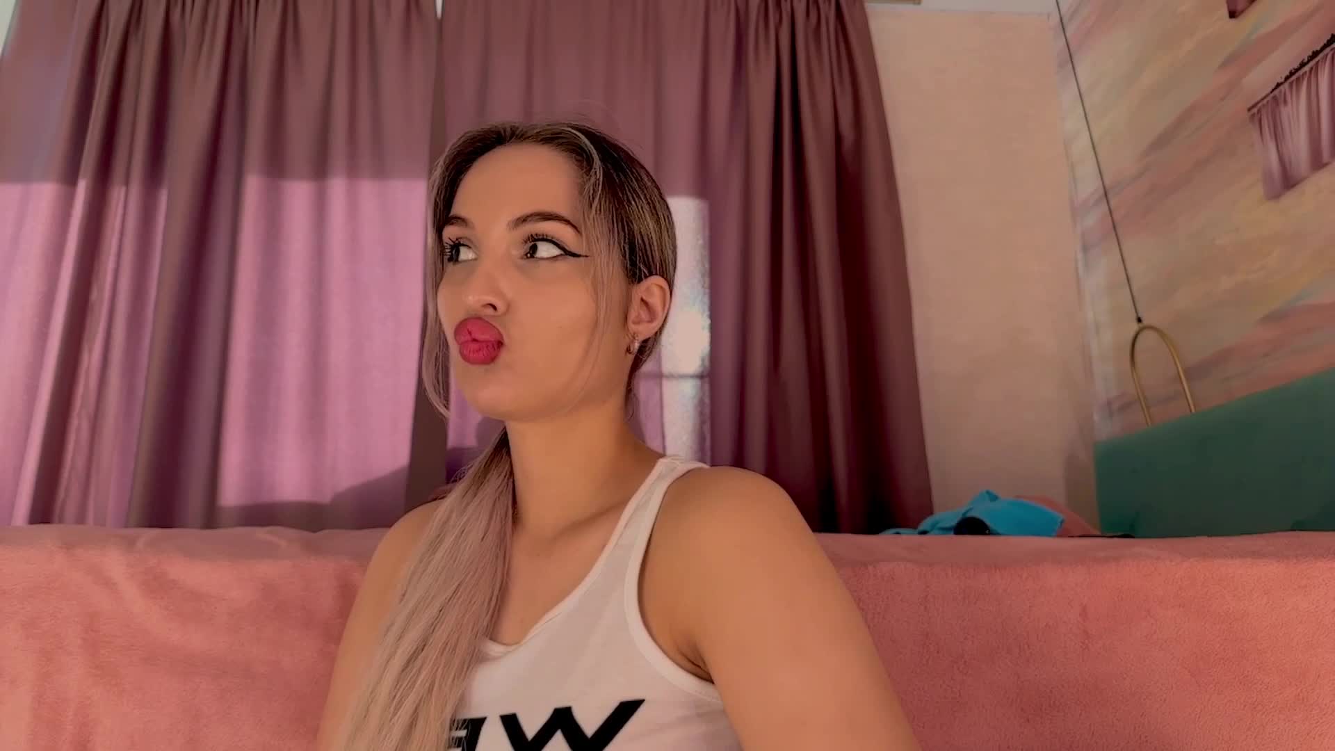 Yana_a Adult Chat November 3, 2025