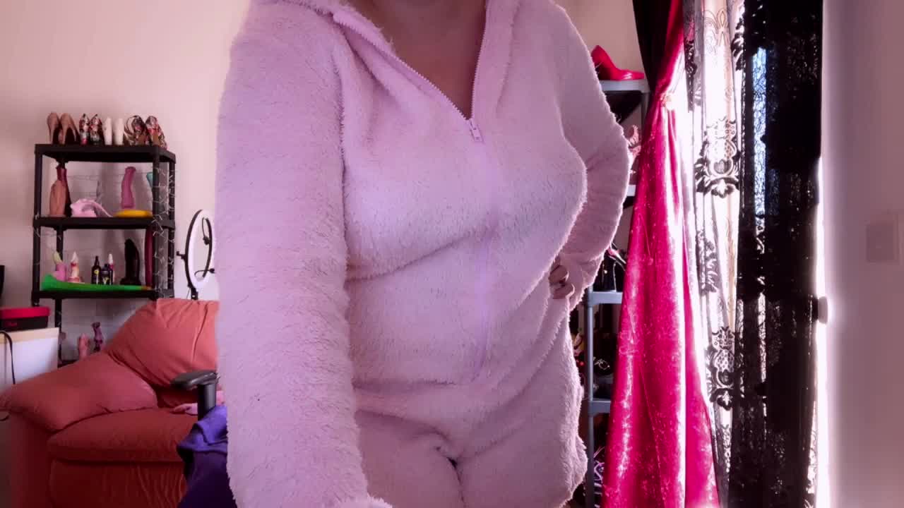 NylonQueen Adult Chat November 5, 2025