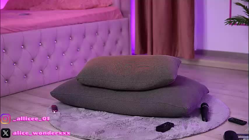 vanessasimon Adult Chat November 5, 2025