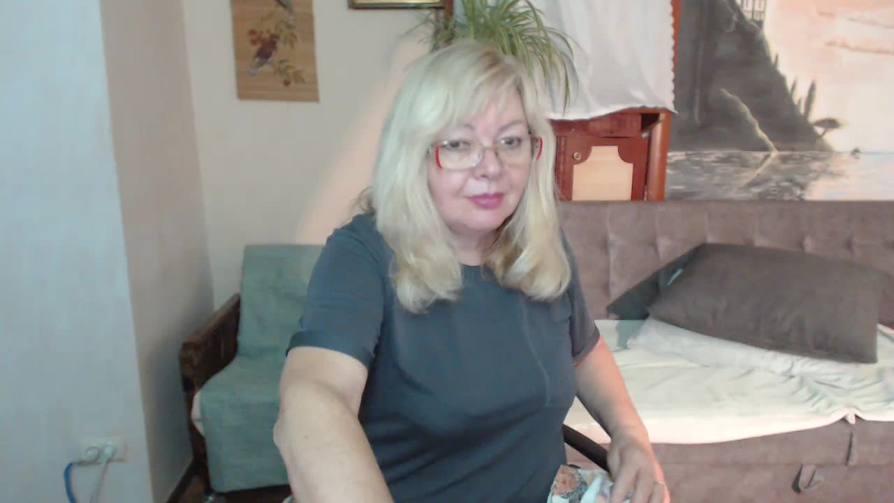 EvelynLoveShy Adult Chat November 5, 2025