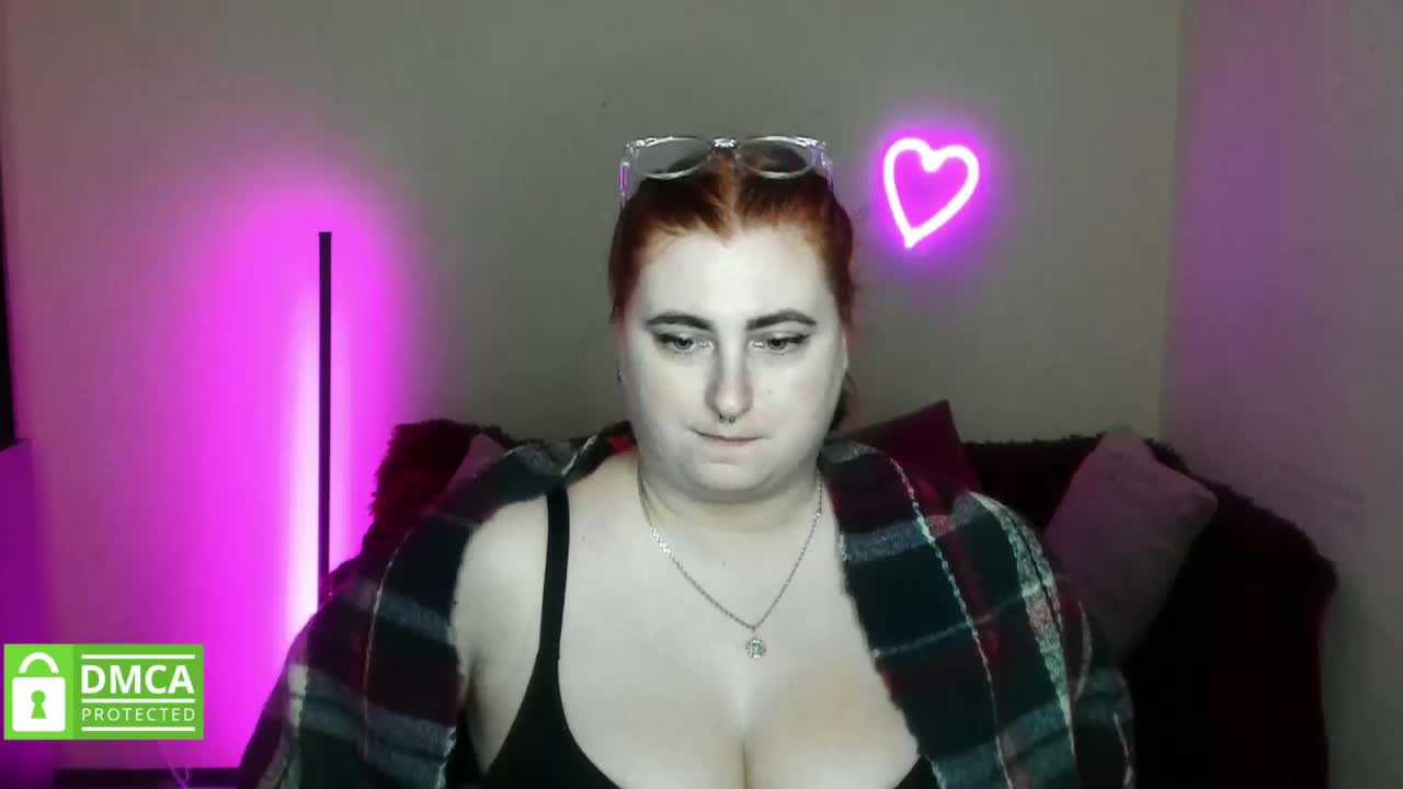 Aliciaredluv Adult Chat November 4, 2025