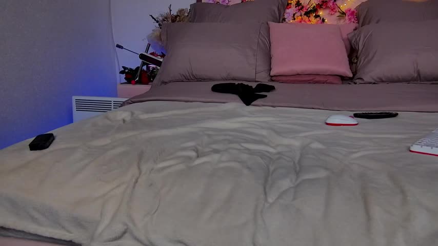 Cosmic_Sia Adult Chat November 5, 2025