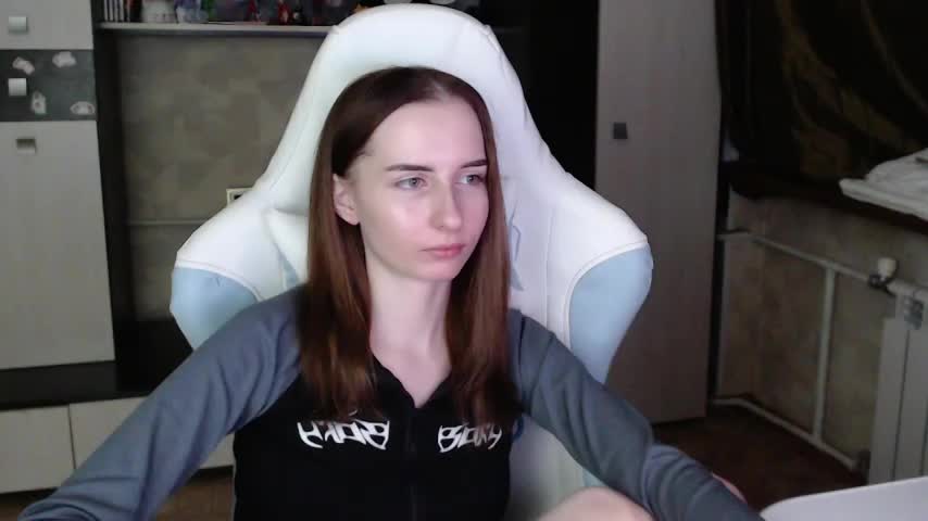 Cutti_Crystal Adult Chat November 4, 2025