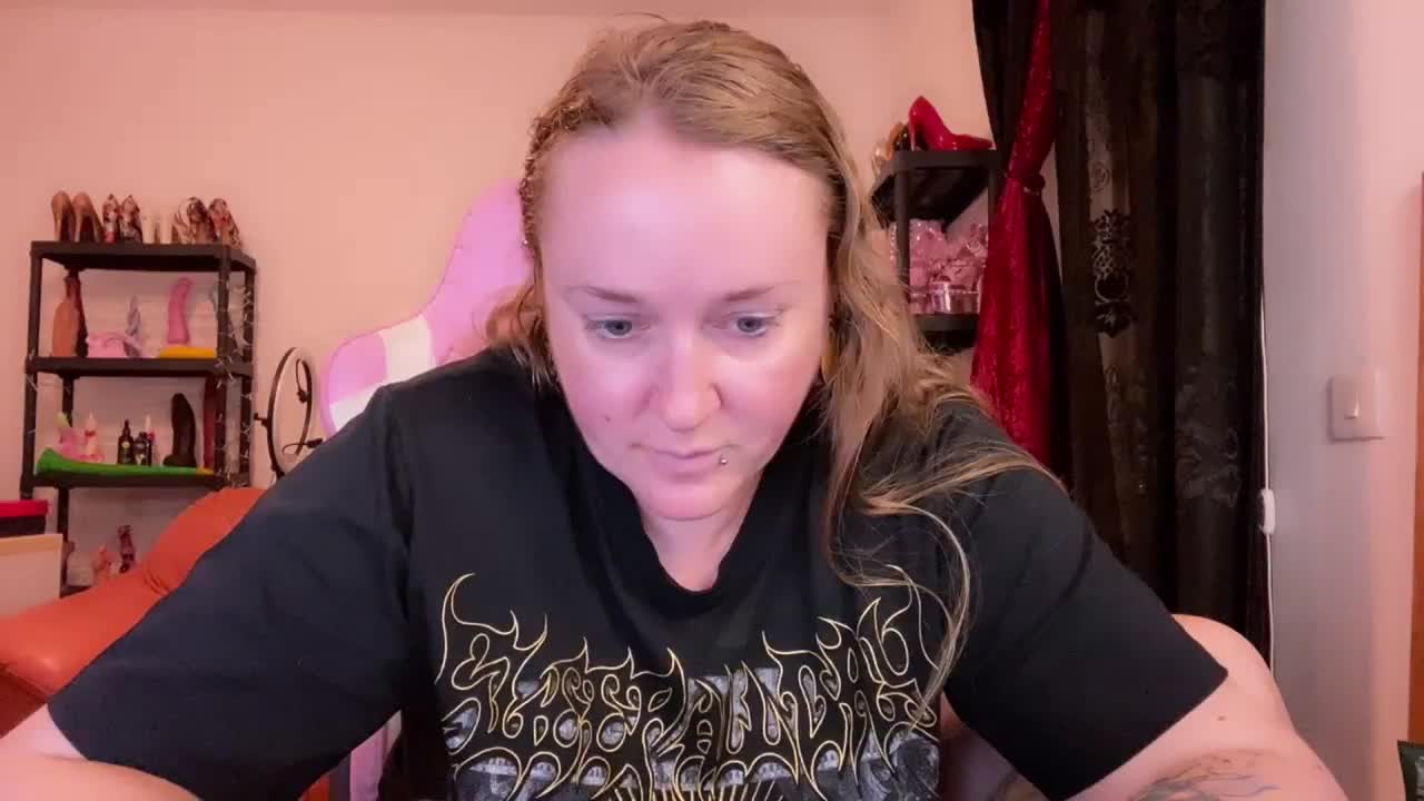 NylonQueen Adult Chat November 4, 2025