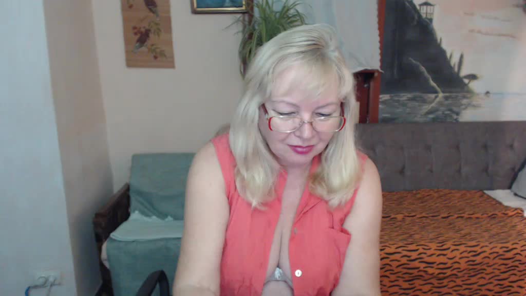 EvelynLoveShy Adult Chat November 6, 2025