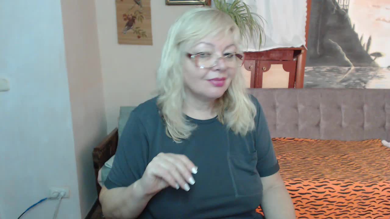 EvelynLoveShy Adult Chat November 6, 2025