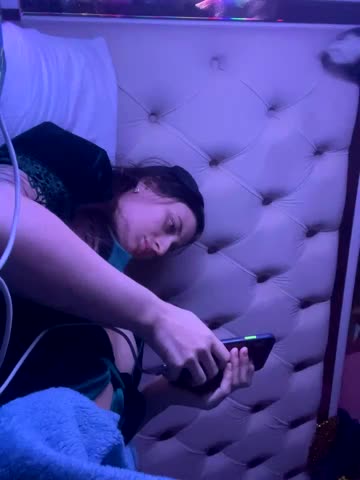 Flossy_Vettie Adult Chat November 7, 2025