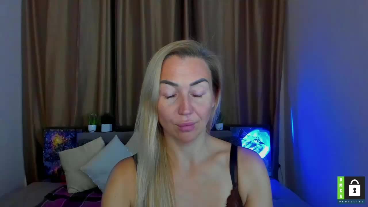 Jullyblondkiss Adult Chat November 7, 2025