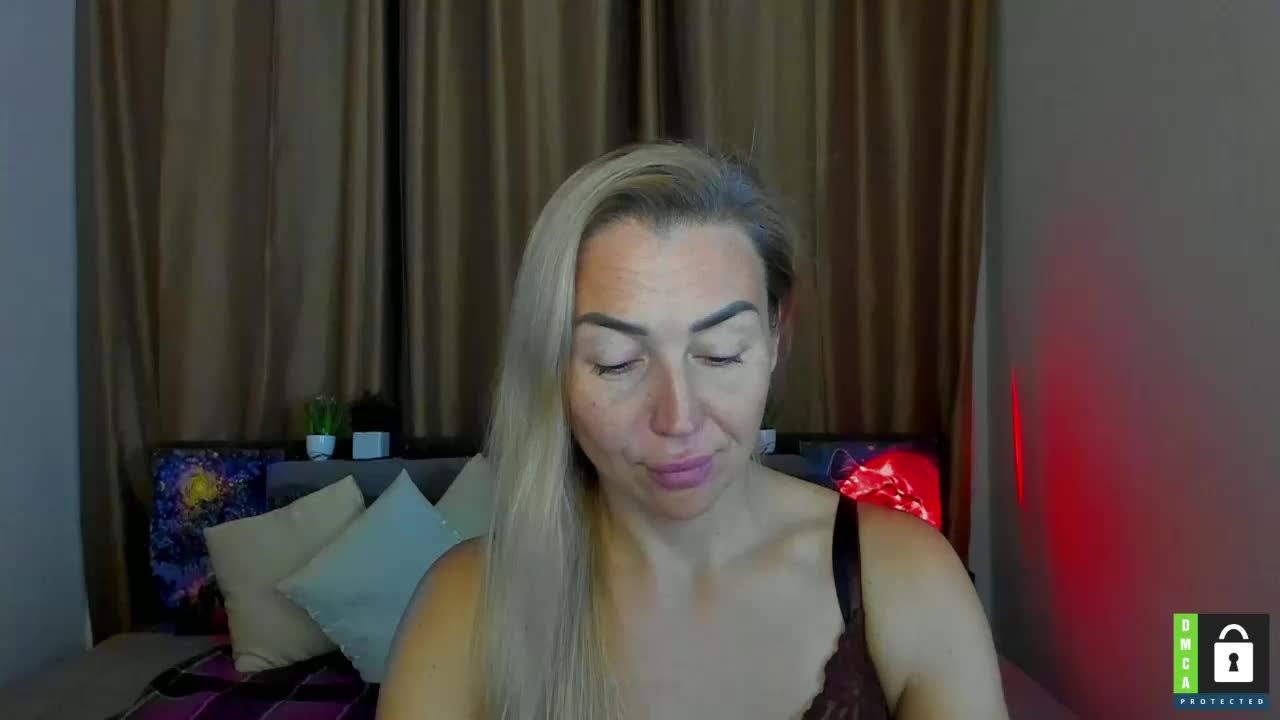 Jullyblondkiss Adult Chat November 7, 2025
