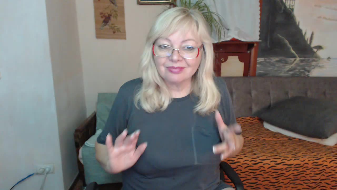 EvelynLoveShy Adult Chat November 8, 2025