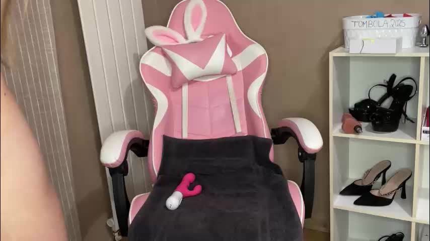 lucie_hot Adult Chat November 8, 2025