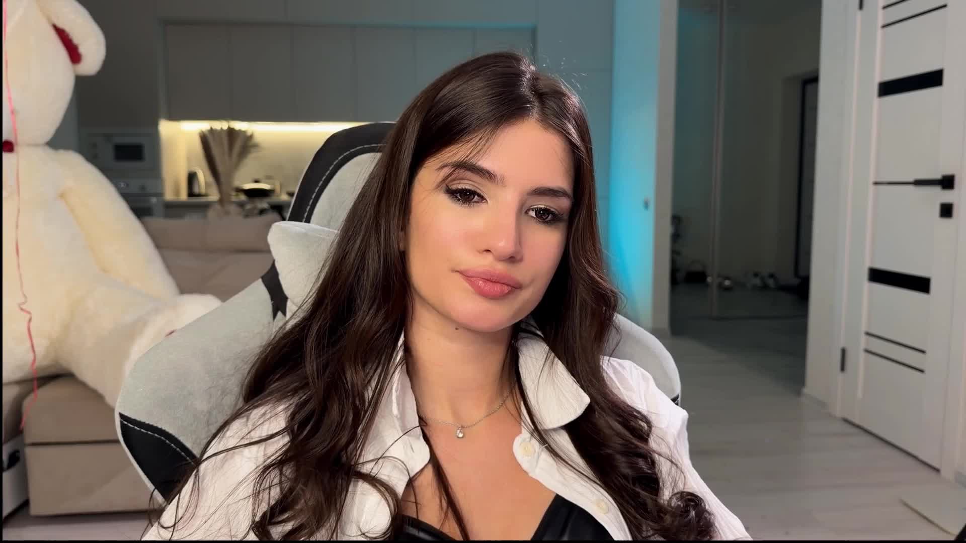 Sofi-Mi Adult Chat November 8, 2025