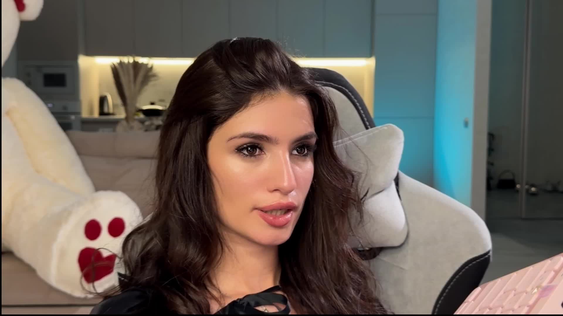 Sofi-Mi Adult Chat November 8, 2025