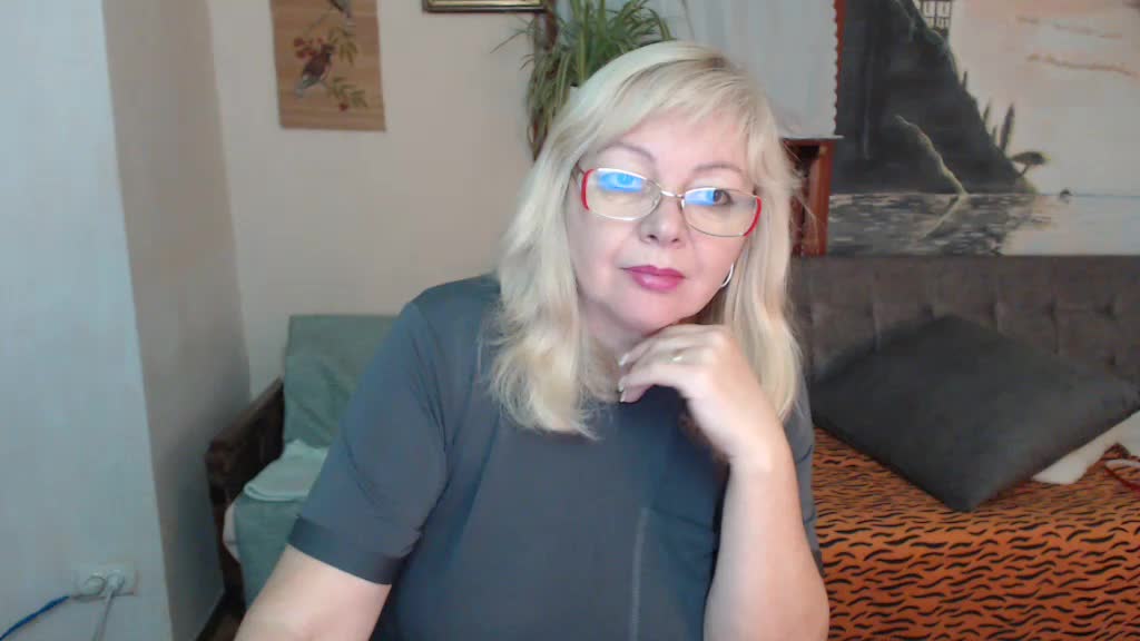 EvelynLoveShy Adult Chat November 8, 2025