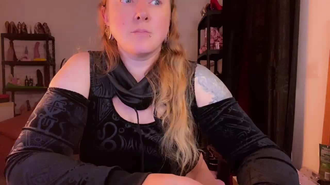 NylonQueen Adult Chat November 8, 2025