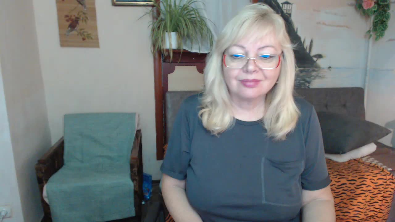 EvelynLoveShy Adult Chat November 9, 2025