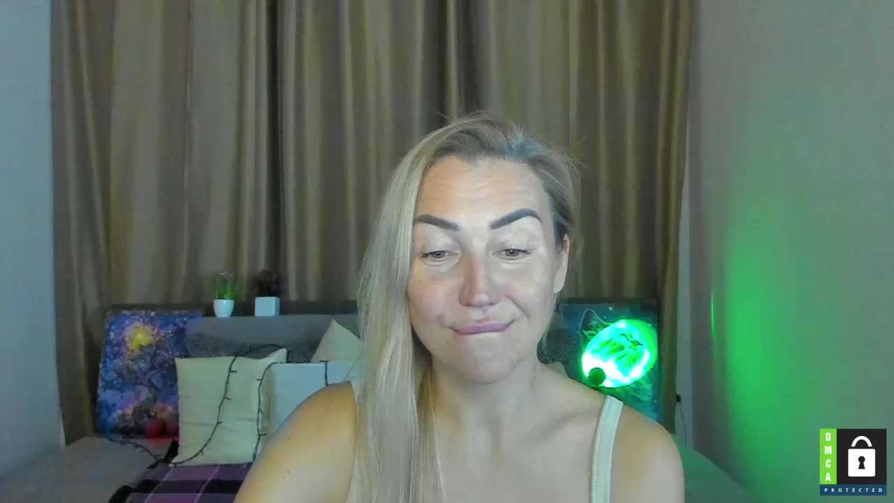 Jullyblondkiss Adult Chat November 9, 2025