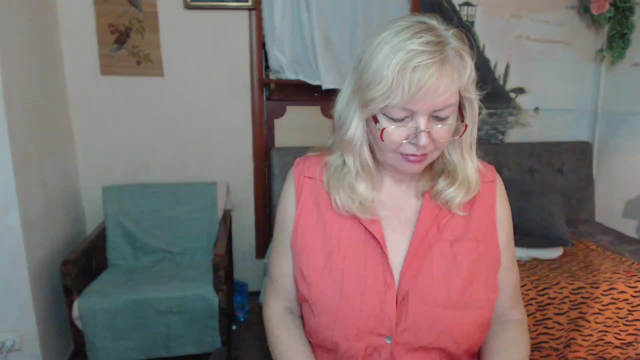 EvelynLoveShy Adult Chat November 10, 2025