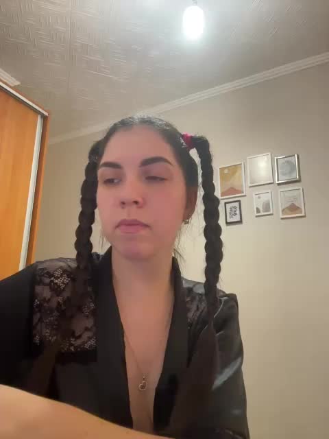 Vika19981 Adult Chat November 10, 2025