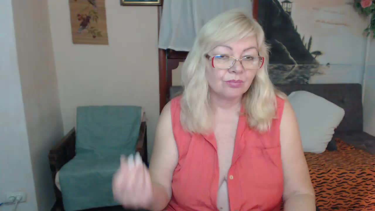 EvelynLoveShy Adult Chat November 11, 2025