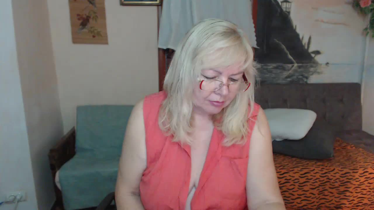 EvelynLoveShy Adult Chat November 11, 2025