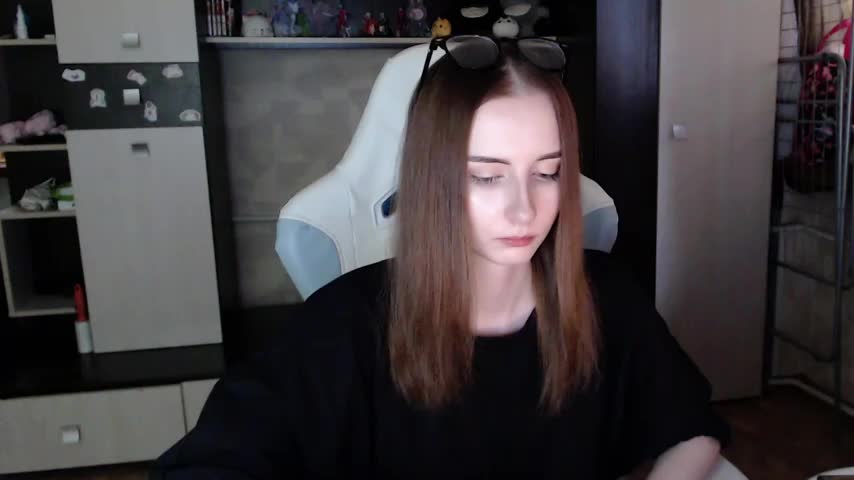 Cutti_Crystal Adult Chat November 11, 2025