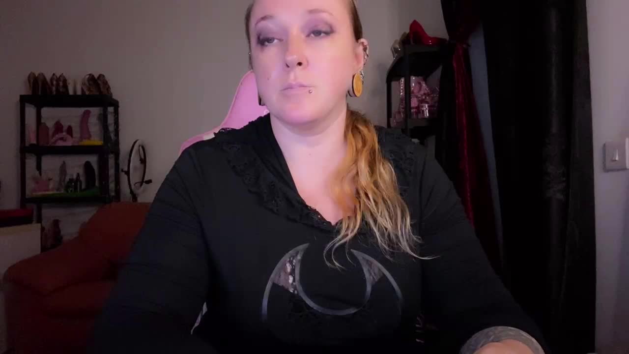 NylonQueen Adult Chat November 11, 2025