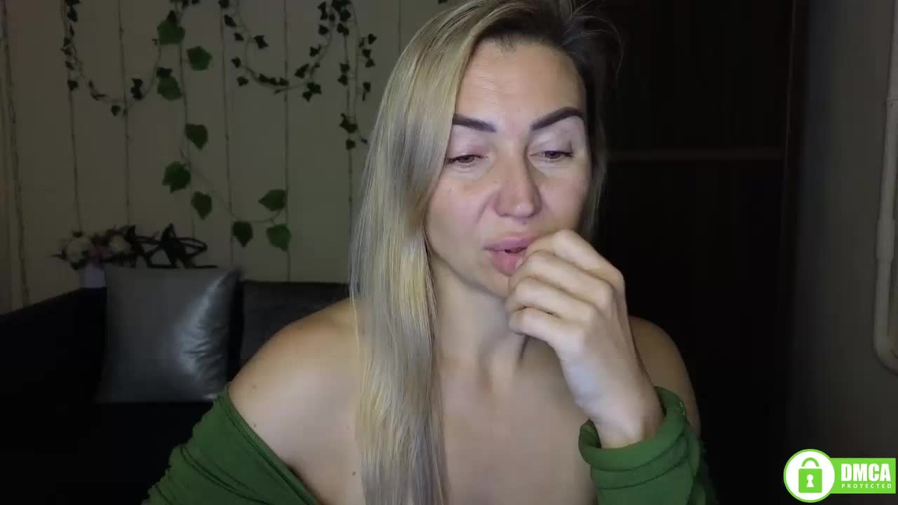 Jullyblondkiss Adult Chat November 12, 2025