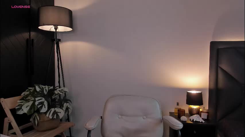 r_a_v_e_n Adult Chat November 12, 2025