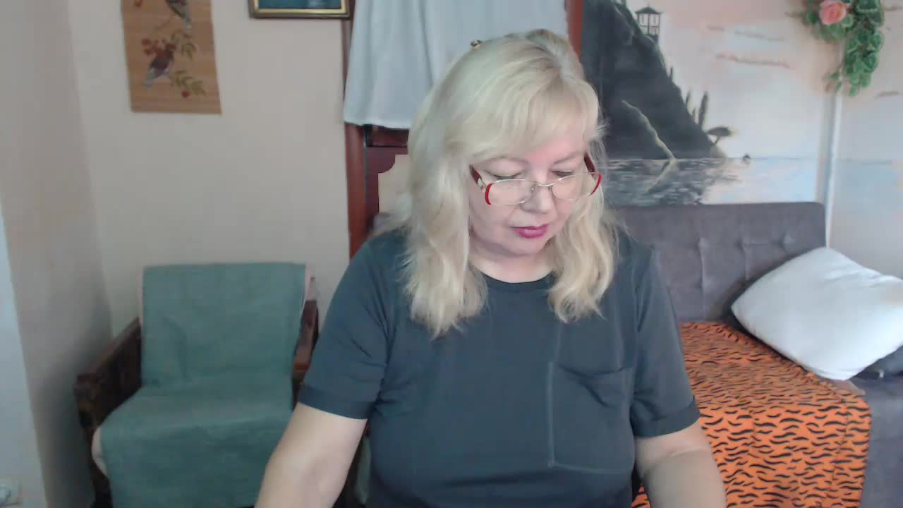 EvelynLoveShy Adult Chat November 13, 2025