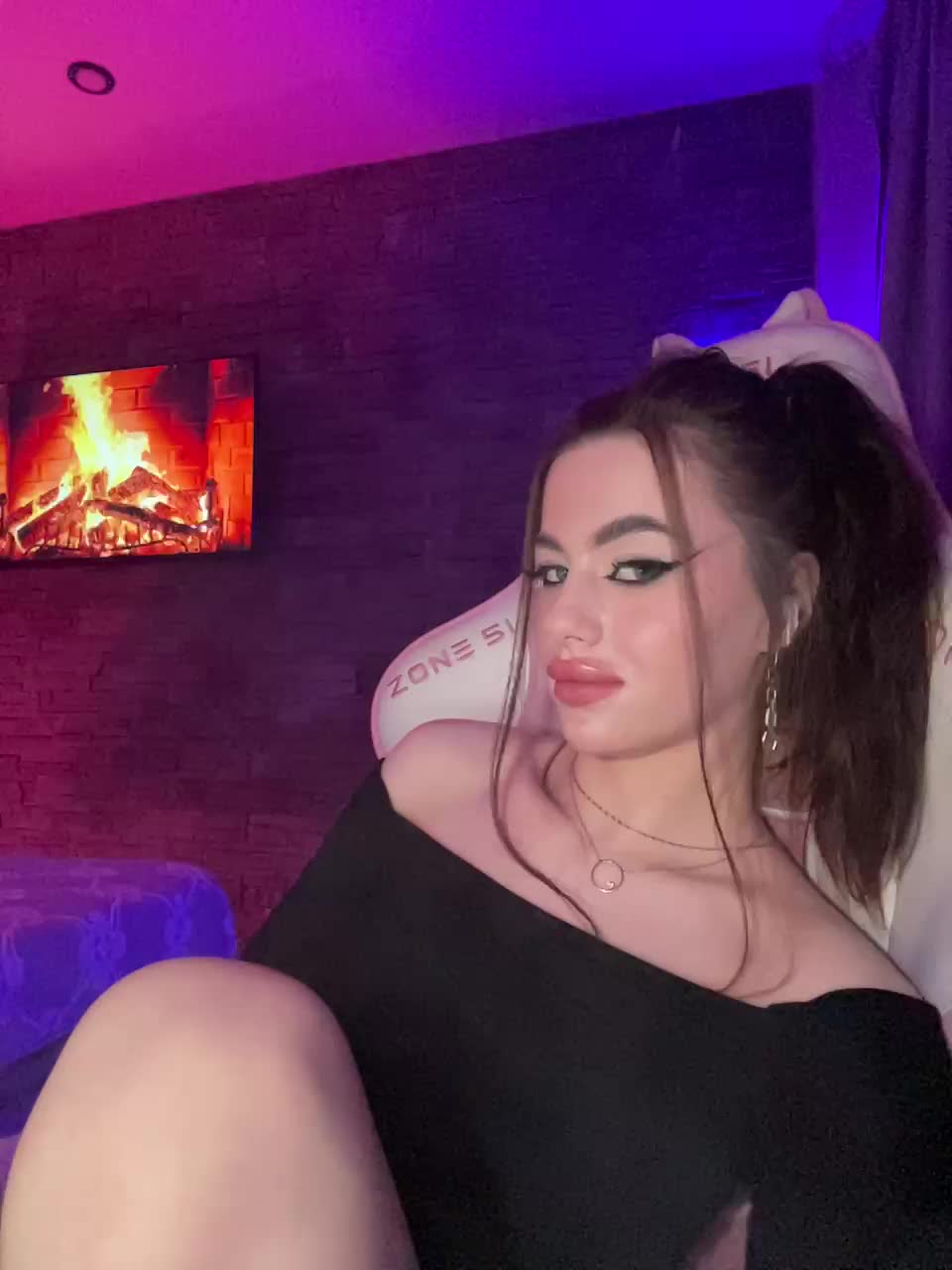 HotGirlEva Adult Chat November 14, 2025