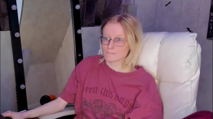 elizabeth_harpper Adult Chat November 17, 2025