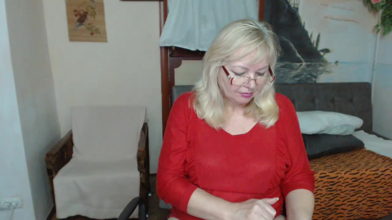 EvelynLoveShy Adult Chat November 17, 2025