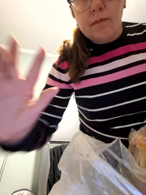 mandarinka28 Adult Chat November 17, 2025