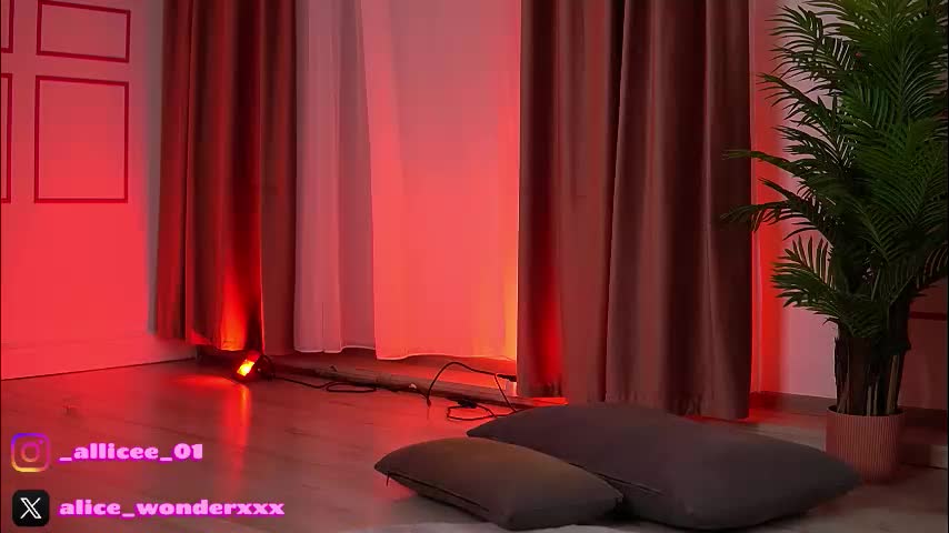 vanessasimon Adult Chat November 17, 2025