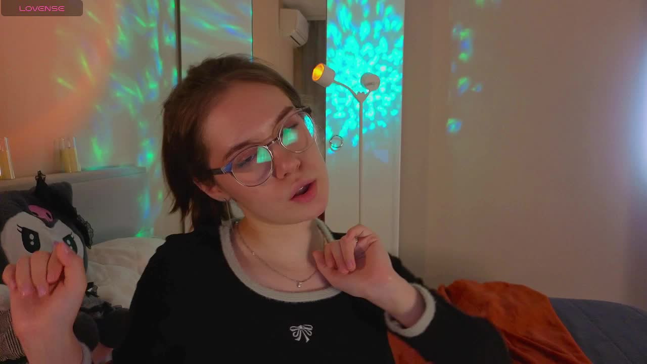 MiaLuw Adult Chat November 17, 2025