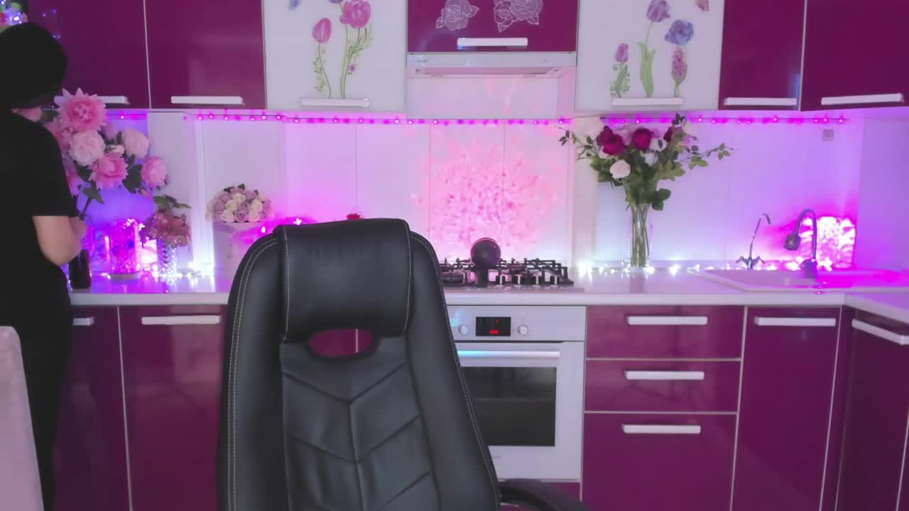 Olivija2020 Adult Chat November 17, 2025