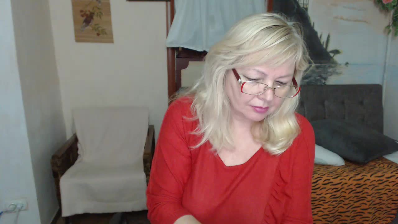 EvelynLoveShy Adult Chat November 17, 2025