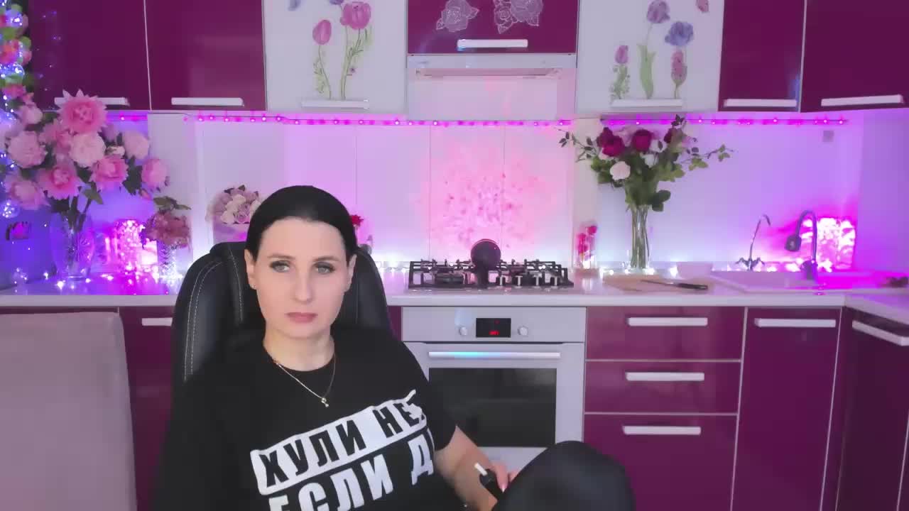 Olivija2020 Adult Chat November 17, 2025