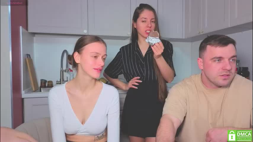 ihavepaws33 Adult Chat November 17, 2025