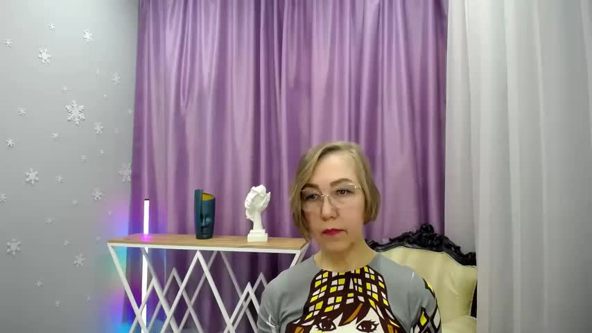 queen_a_n_i Adult Chat November 17, 2025
