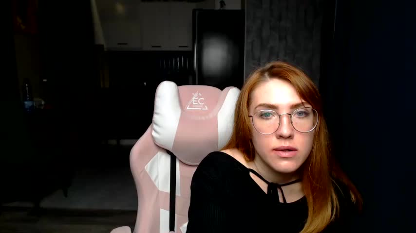 Reginasmilee Adult Chat November 17, 2025