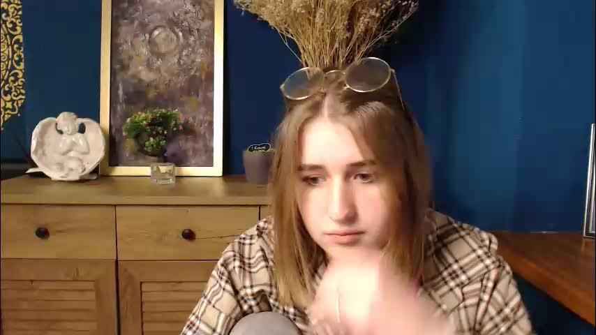 moon_sirennn Adult Chat November 17, 2025