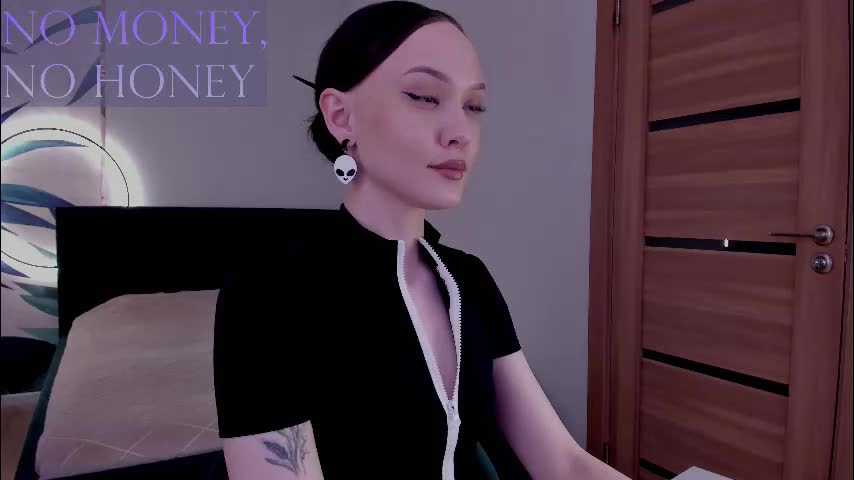 mistress_mialibra Adult Chat November 17, 2025
