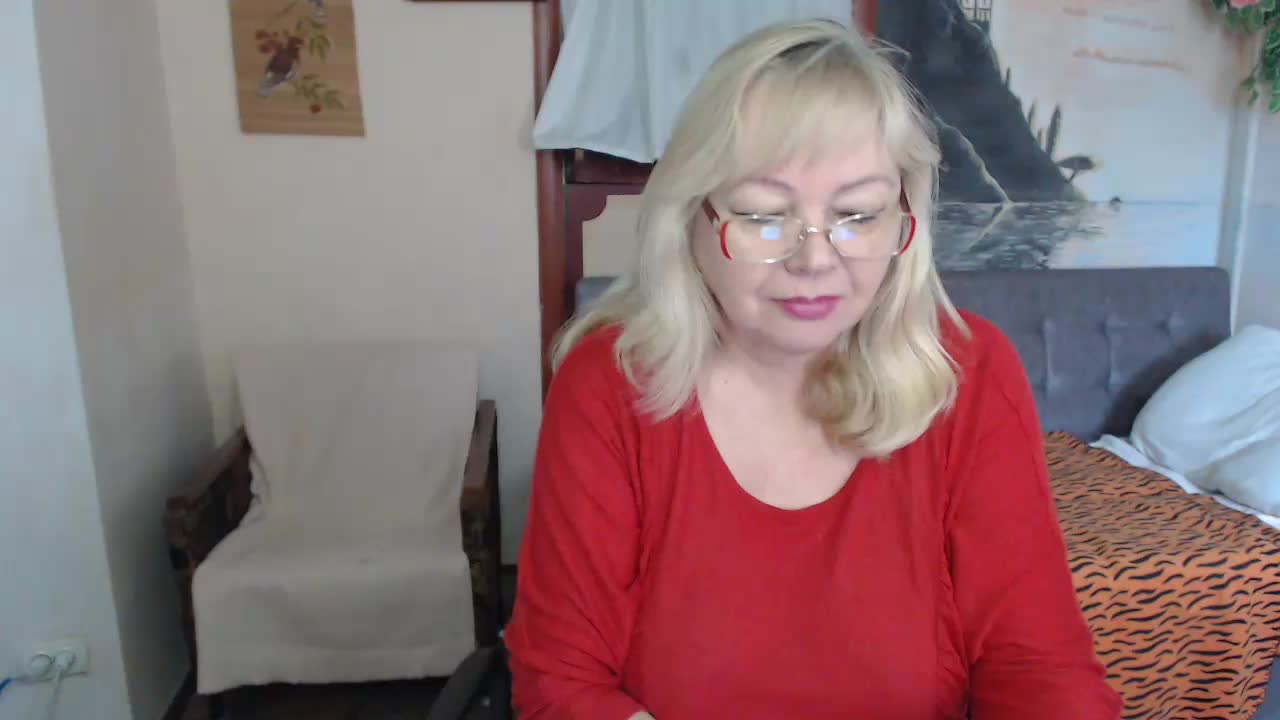 EvelynLoveShy Adult Chat November 18, 2025