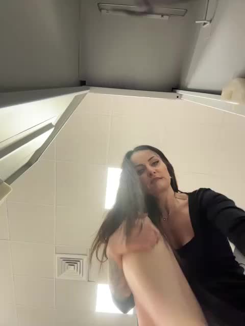 _FuckMeNow_ Adult Chat November 18, 2025